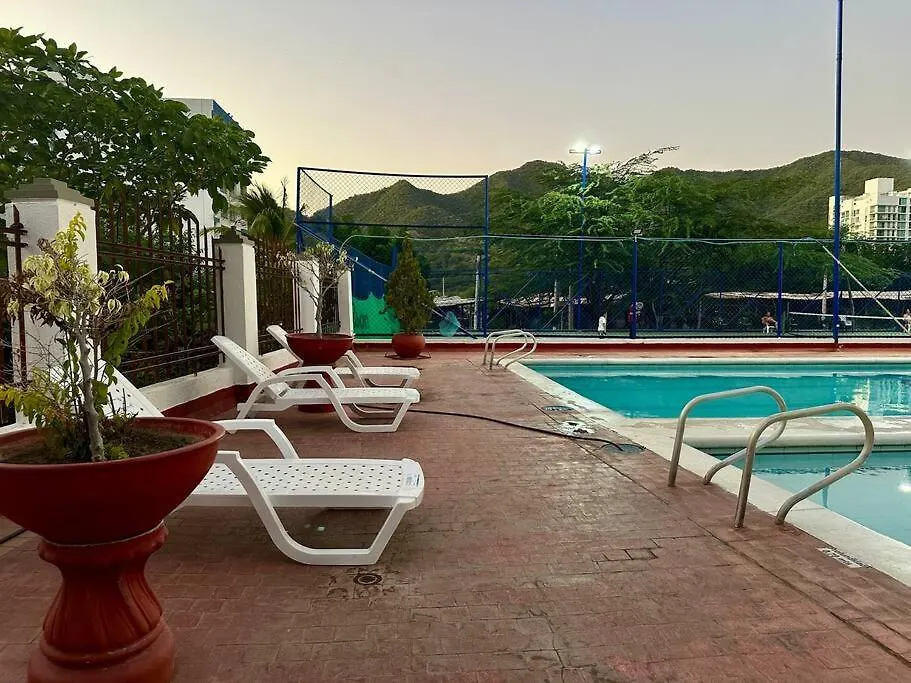 Acogedor Apartamento Rodadero Santa Marta Con Vista Al Lago コロンビア